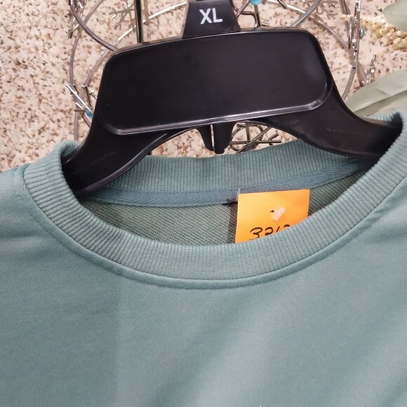 3313 Size XL Be Kind Crewneck In Green and White. - Picture 5 of 6